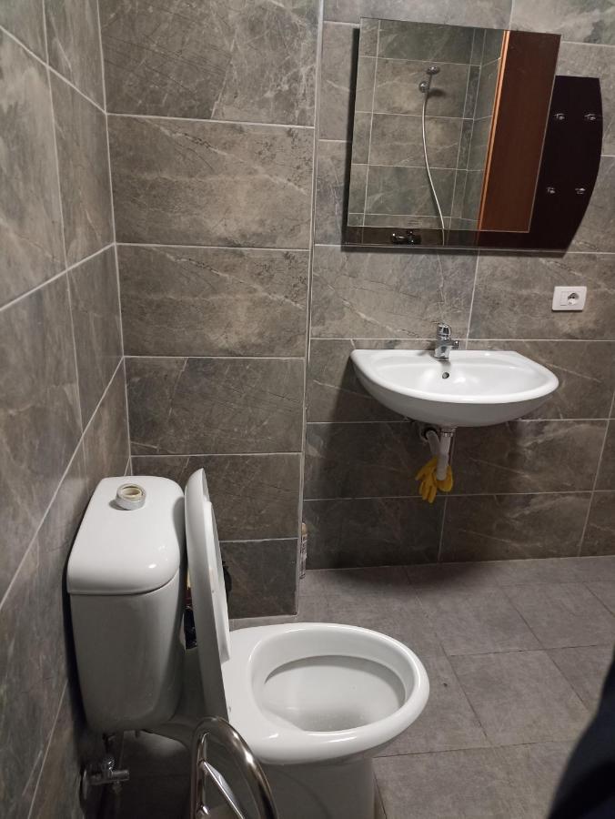 Apartament 1+1 Ap With Balcony Tirana